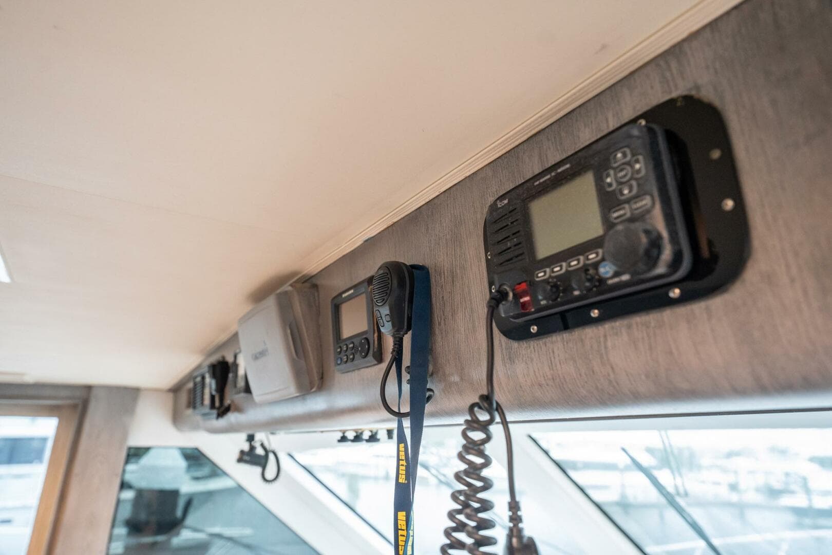 1998 Hatteras 74 Cockpit — photo 19