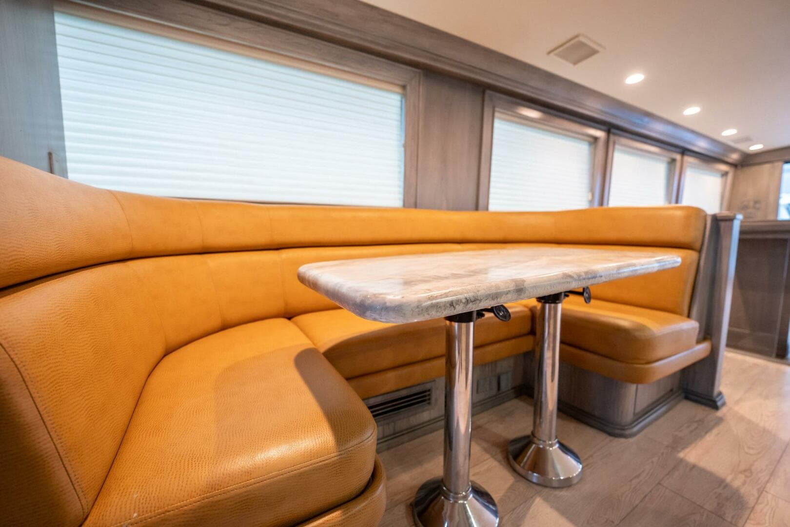 1998 Hatteras 74 Cockpit — photo 9