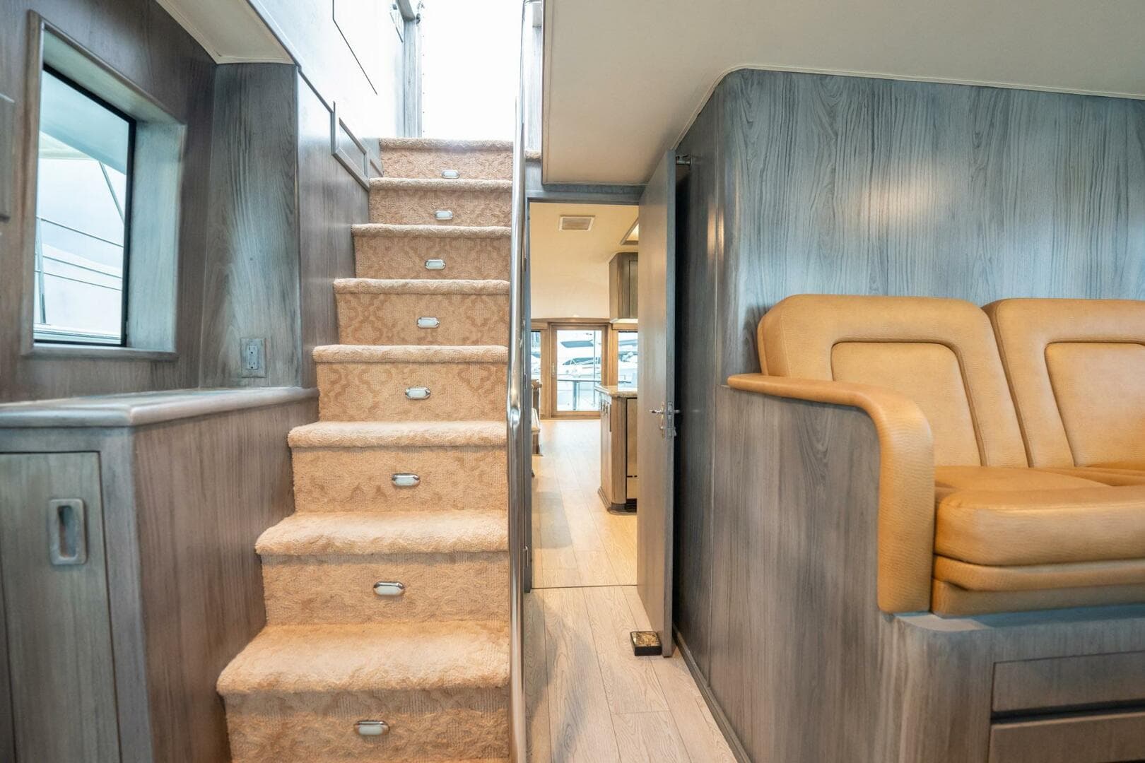 1998 Hatteras 74 Cockpit — photo 15