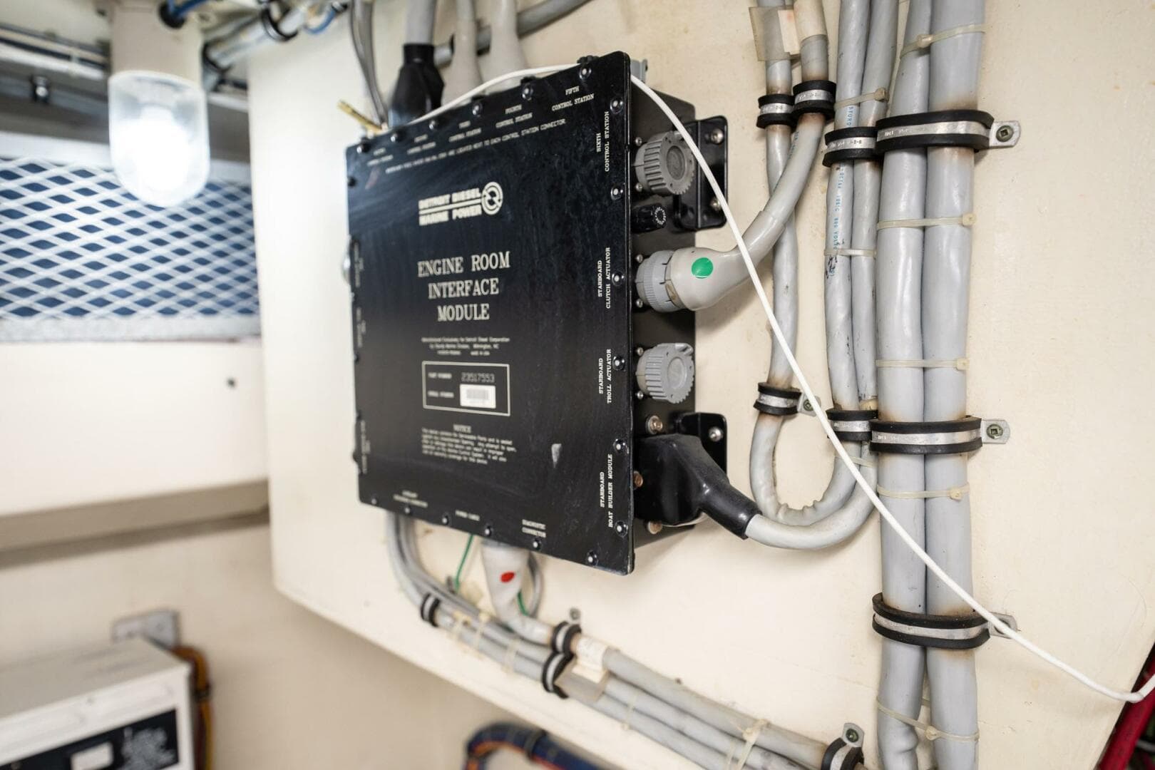 1998 Hatteras 74 Cockpit — photo 57