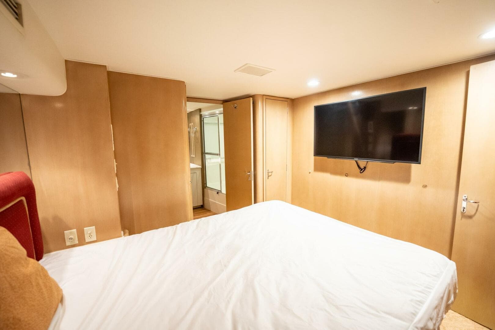 1998 Hatteras 74 Cockpit — photo 31