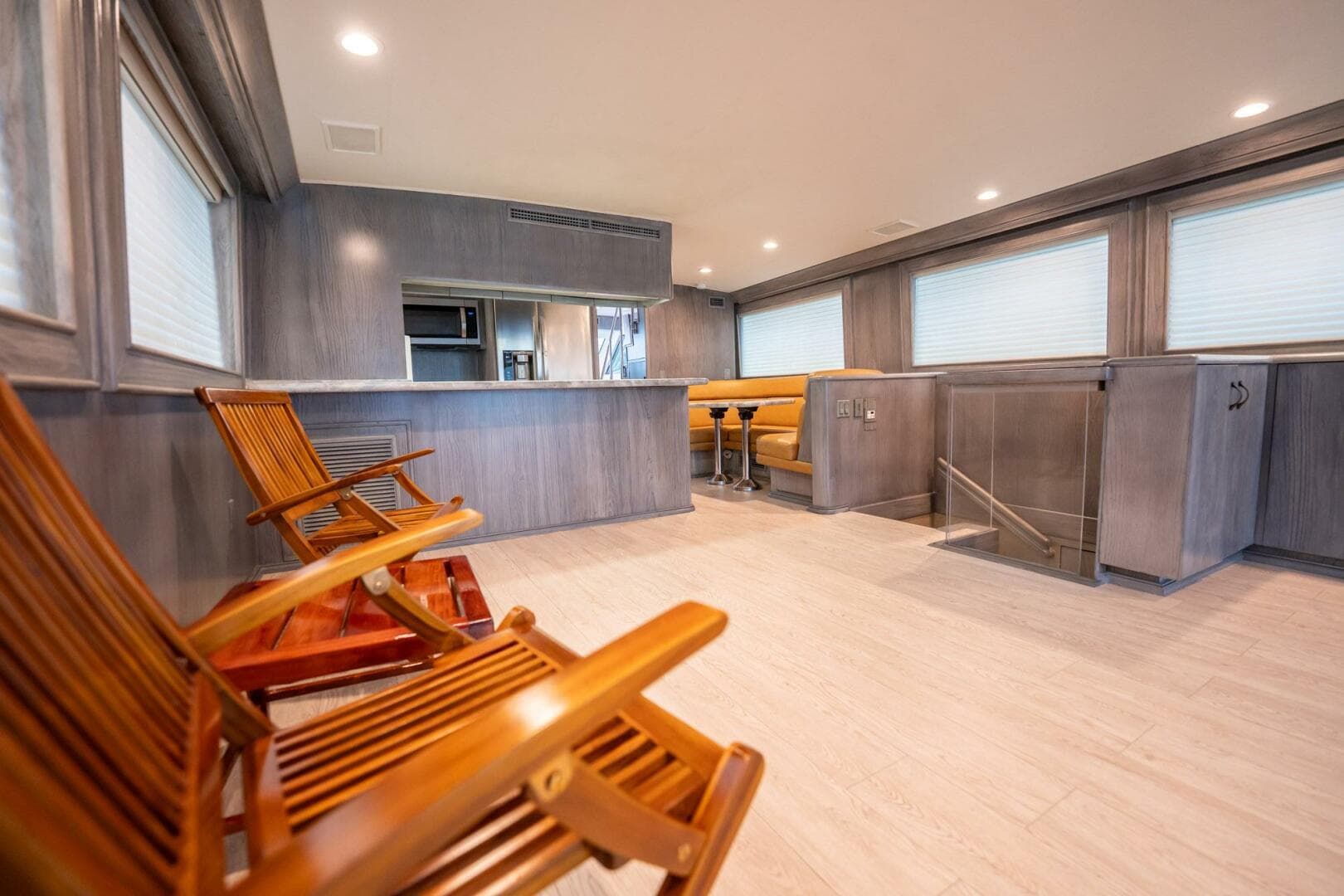 1998 Hatteras 74 Cockpit — photo 7