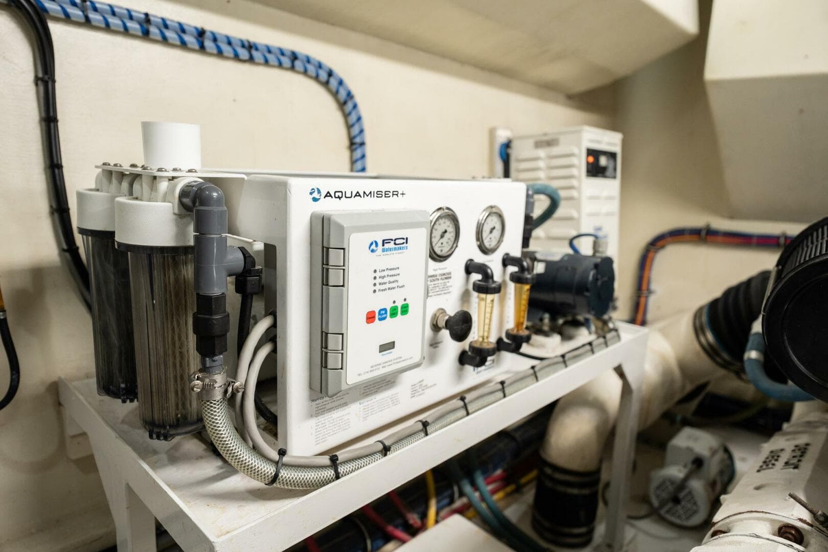 1998 Hatteras 74 Cockpit — photo 56