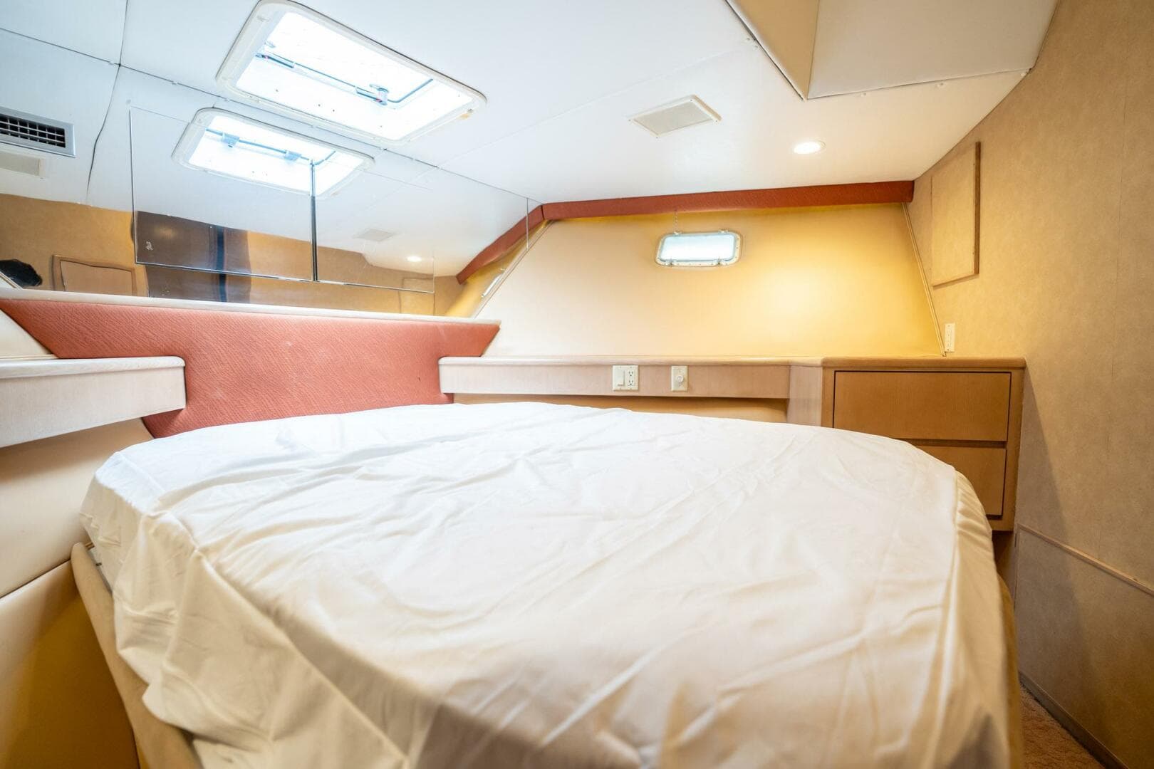 1998 Hatteras 74 Cockpit — photo 35