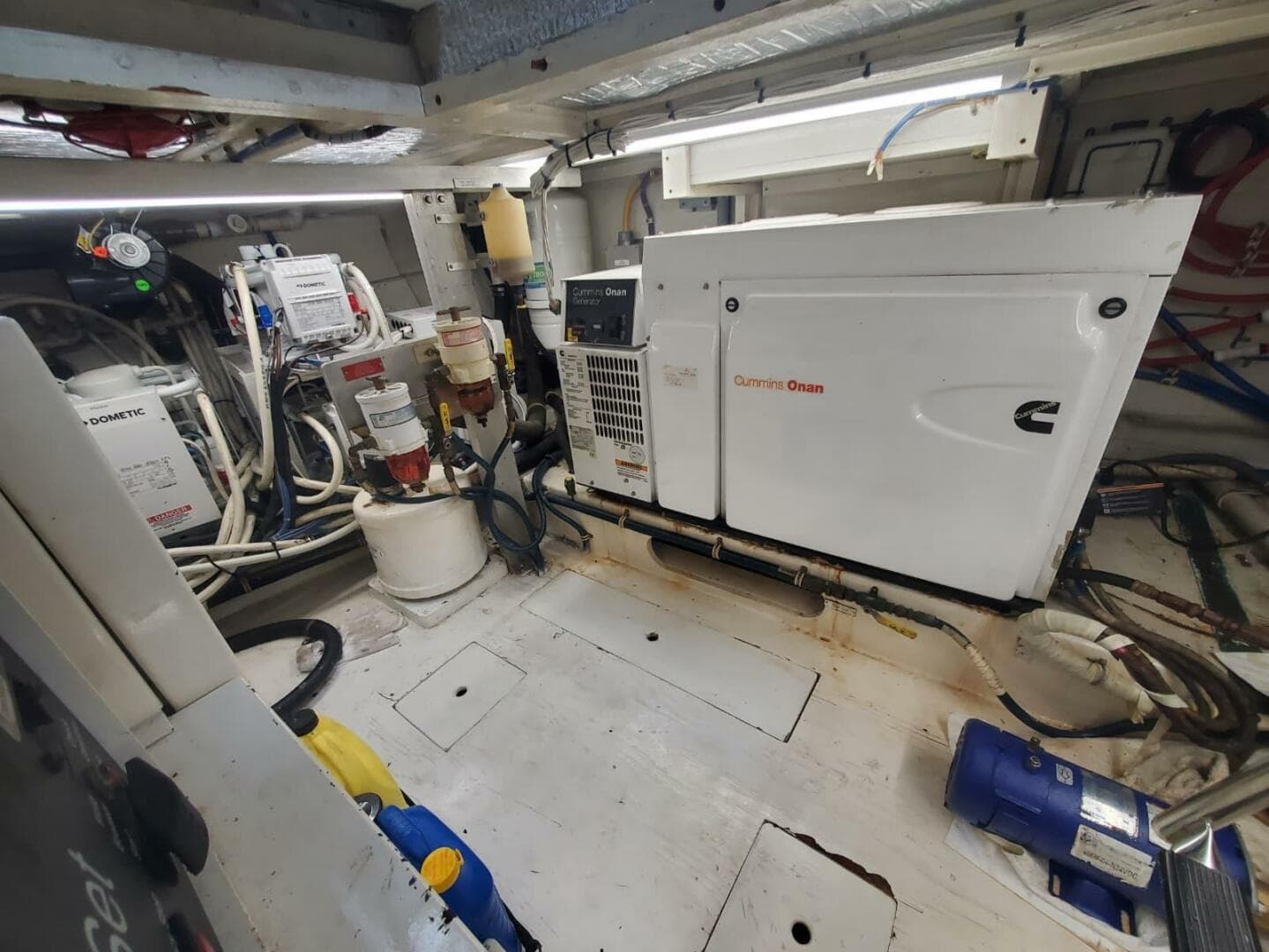 2000 Hatteras 75 Sport Deck — photo 26