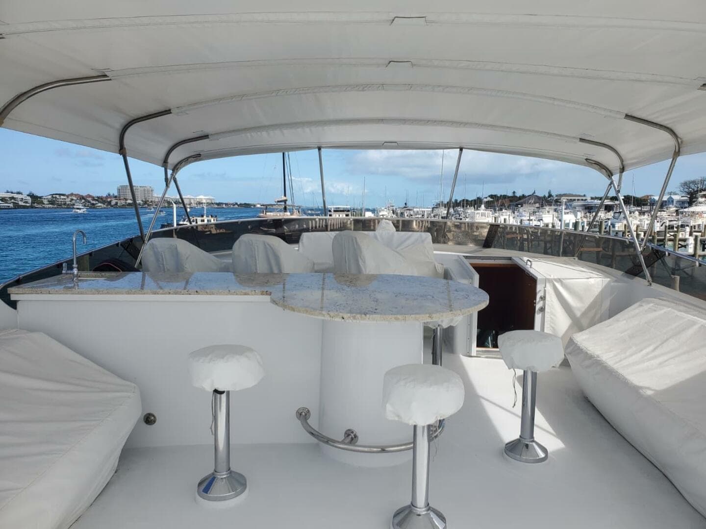 2000 Hatteras 75 Sport Deck — photo 17