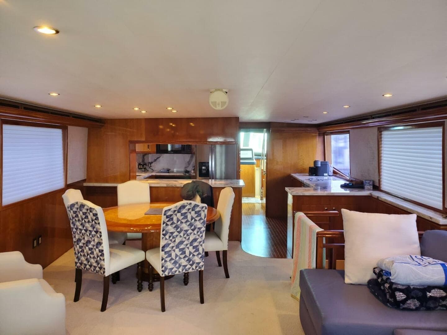 2000 Hatteras 75 Sport Deck — photo 3