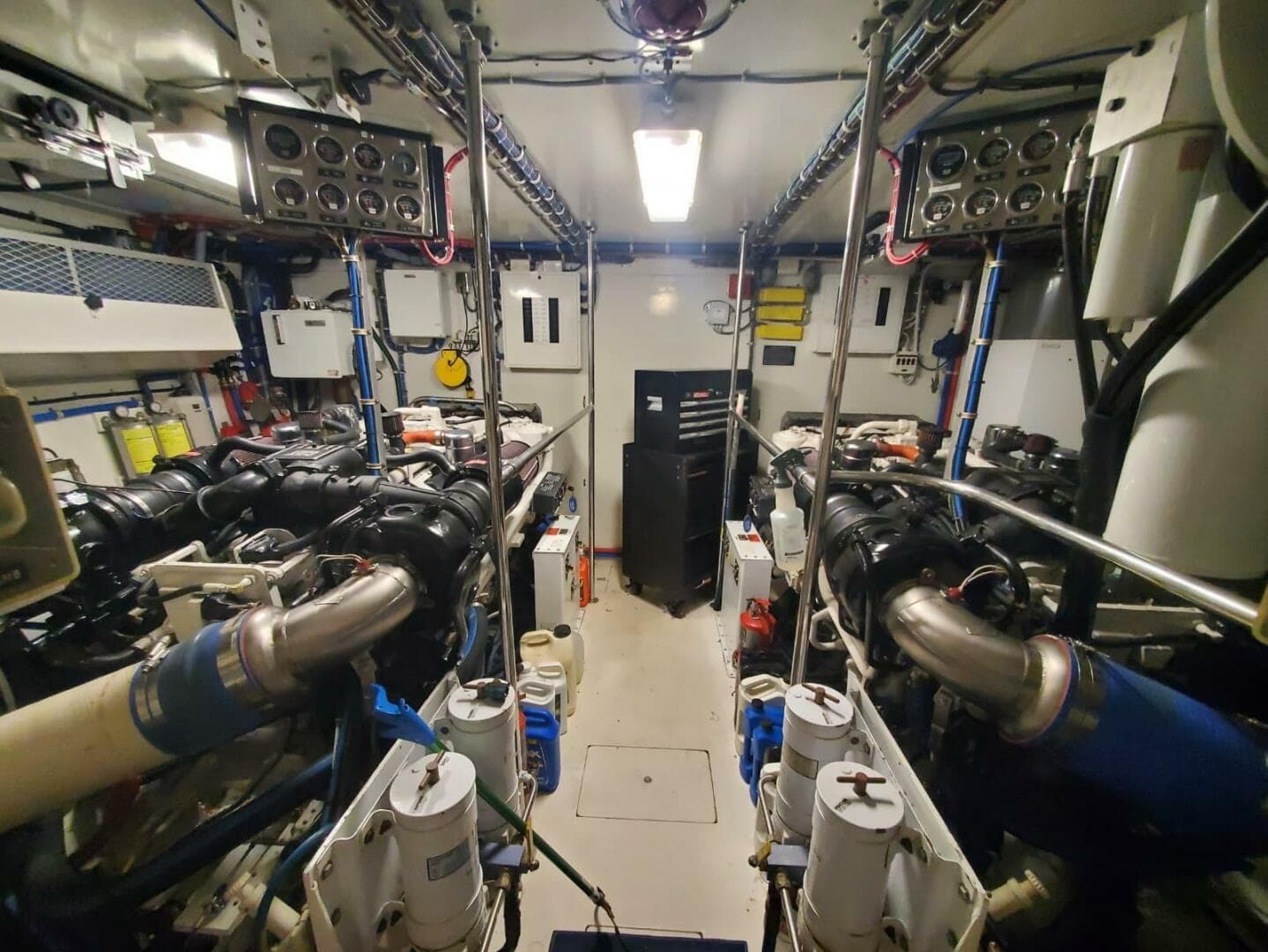 2000 Hatteras 75 Sport Deck — photo 24