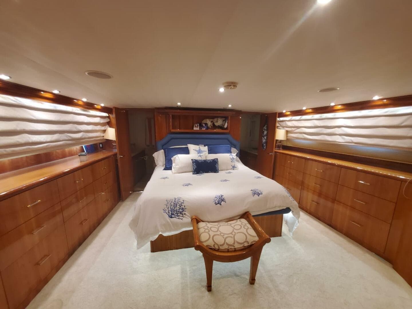 2000 Hatteras 75 Sport Deck — photo 11