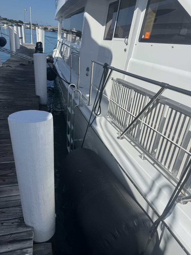 2000 Hatteras 75 Sport Deck — photo 21