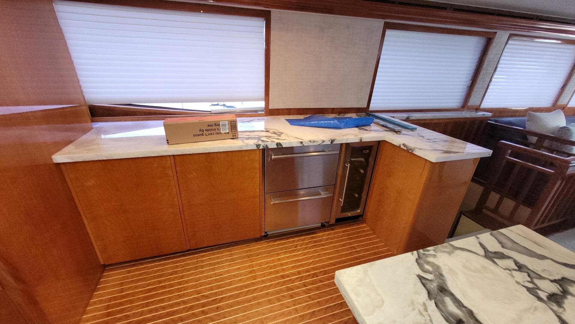 2000 Hatteras 75 Sport Deck — photo 6