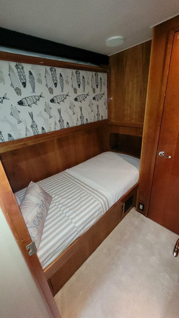 2000 Hatteras 75 Sport Deck — photo 15