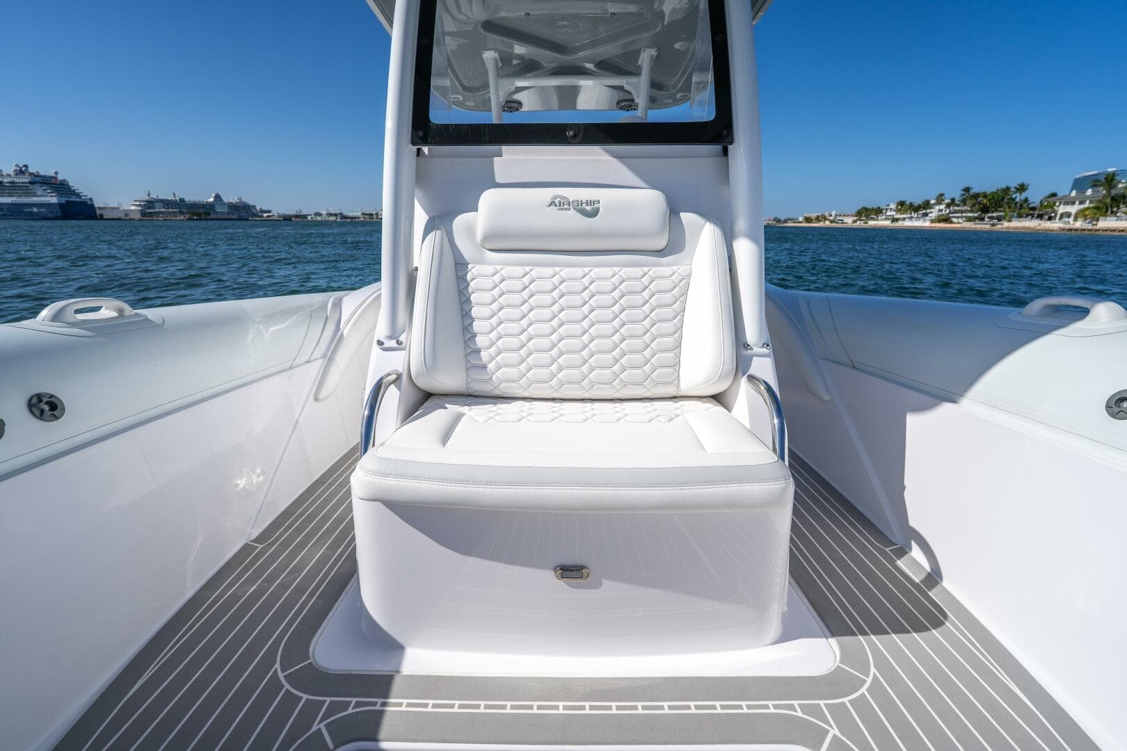 2025 Airship 340 — photo 29