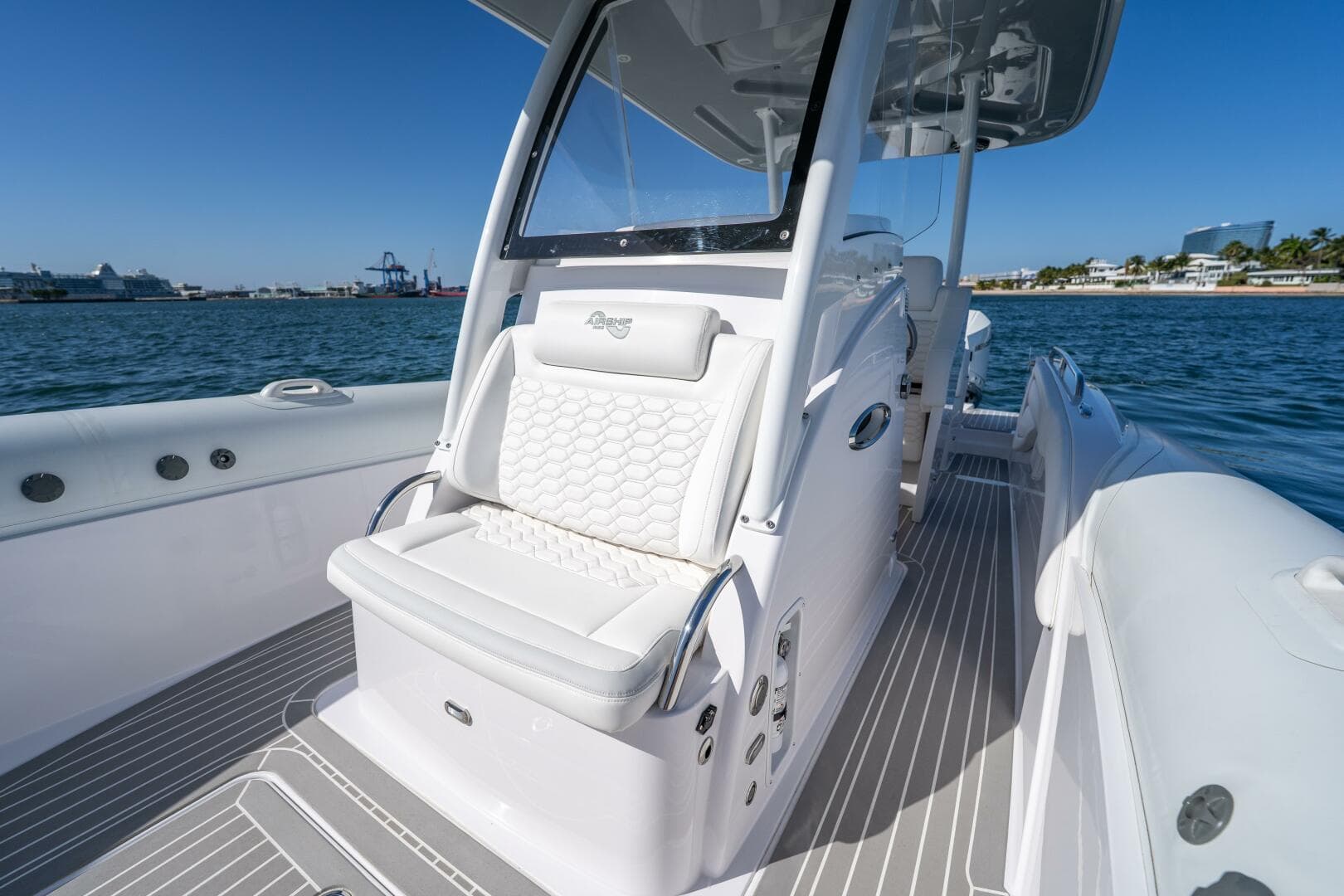 2025 Airship 340 — photo 26