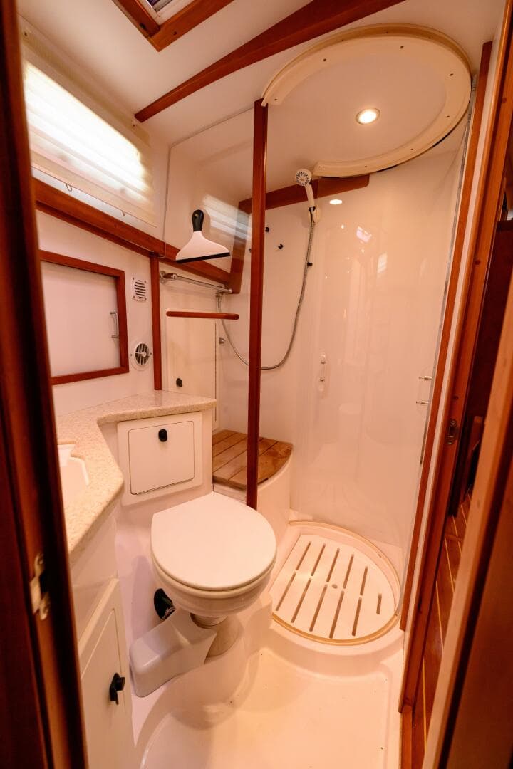 2009 Sabre 42 Hard Top Express — photo 28