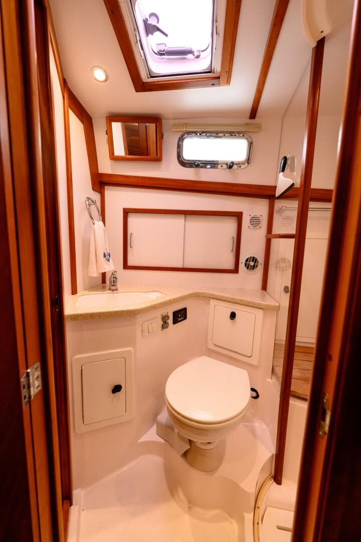 2009 Sabre 42 Hard Top Express — photo 25