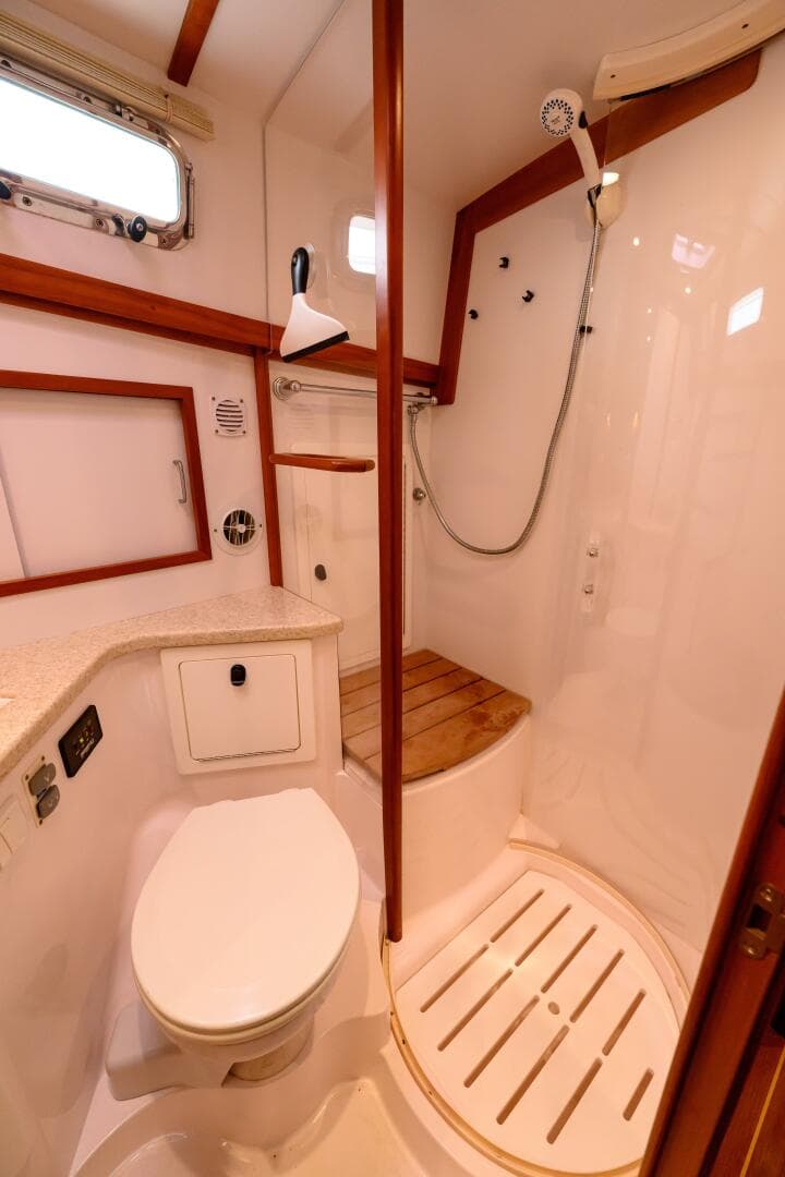 2009 Sabre 42 Hard Top Express — photo 24