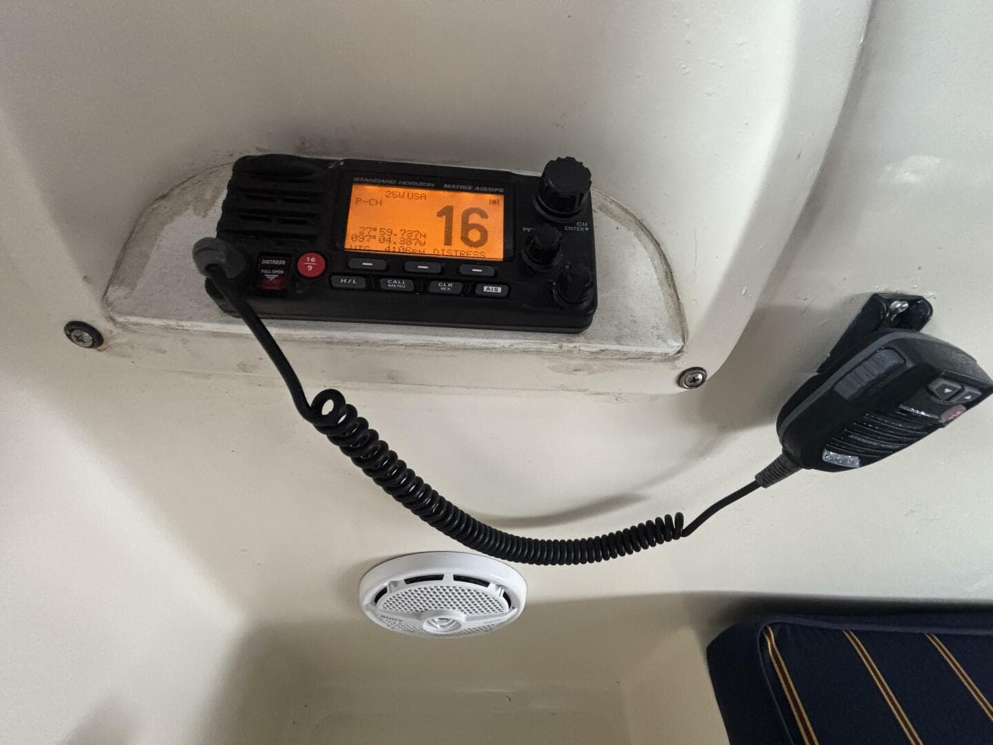 2004 Mainship Pilot 30 Rum Runner II — photo 41