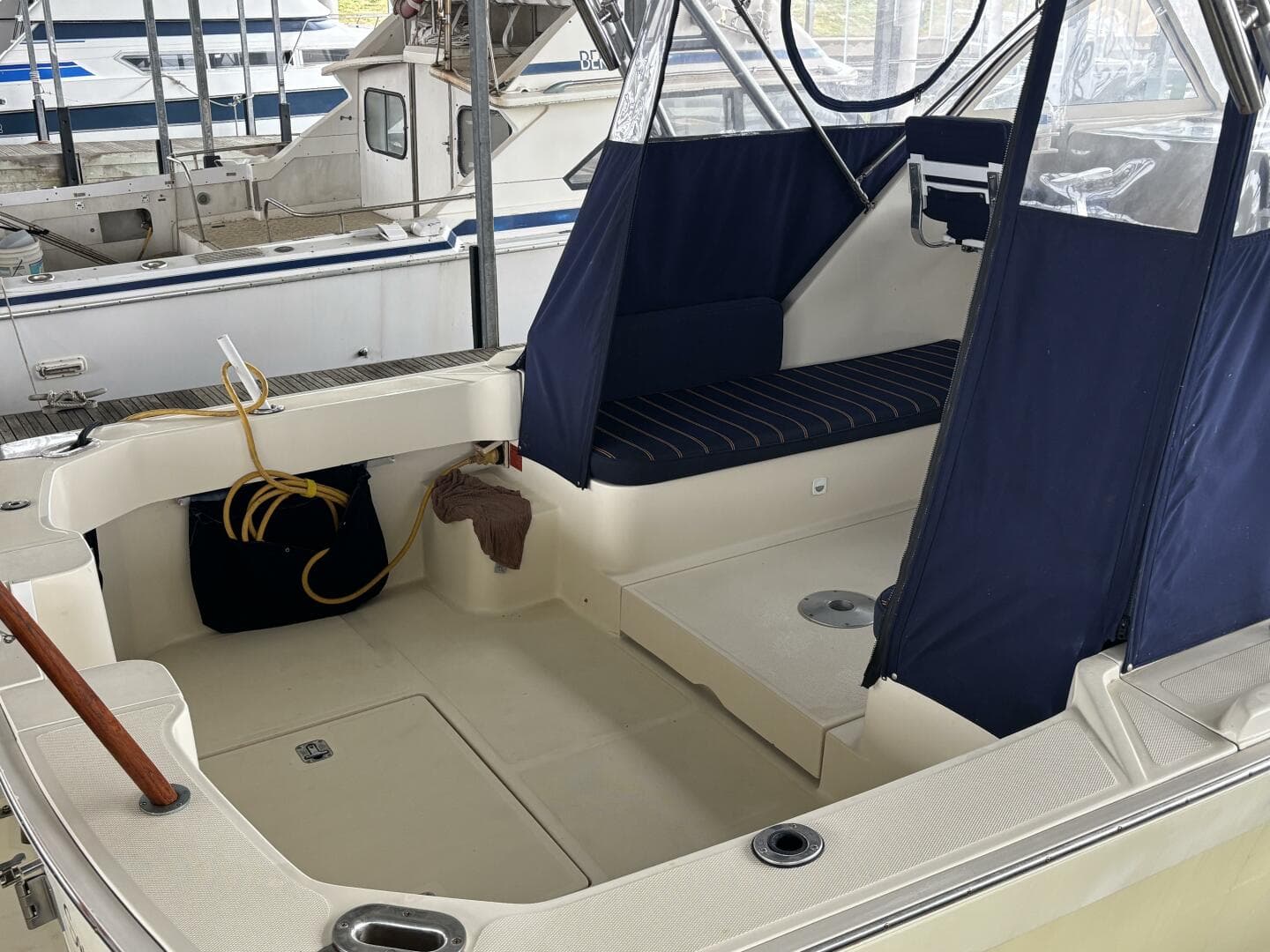 2004 Mainship Pilot 30 Rum Runner II — photo 15