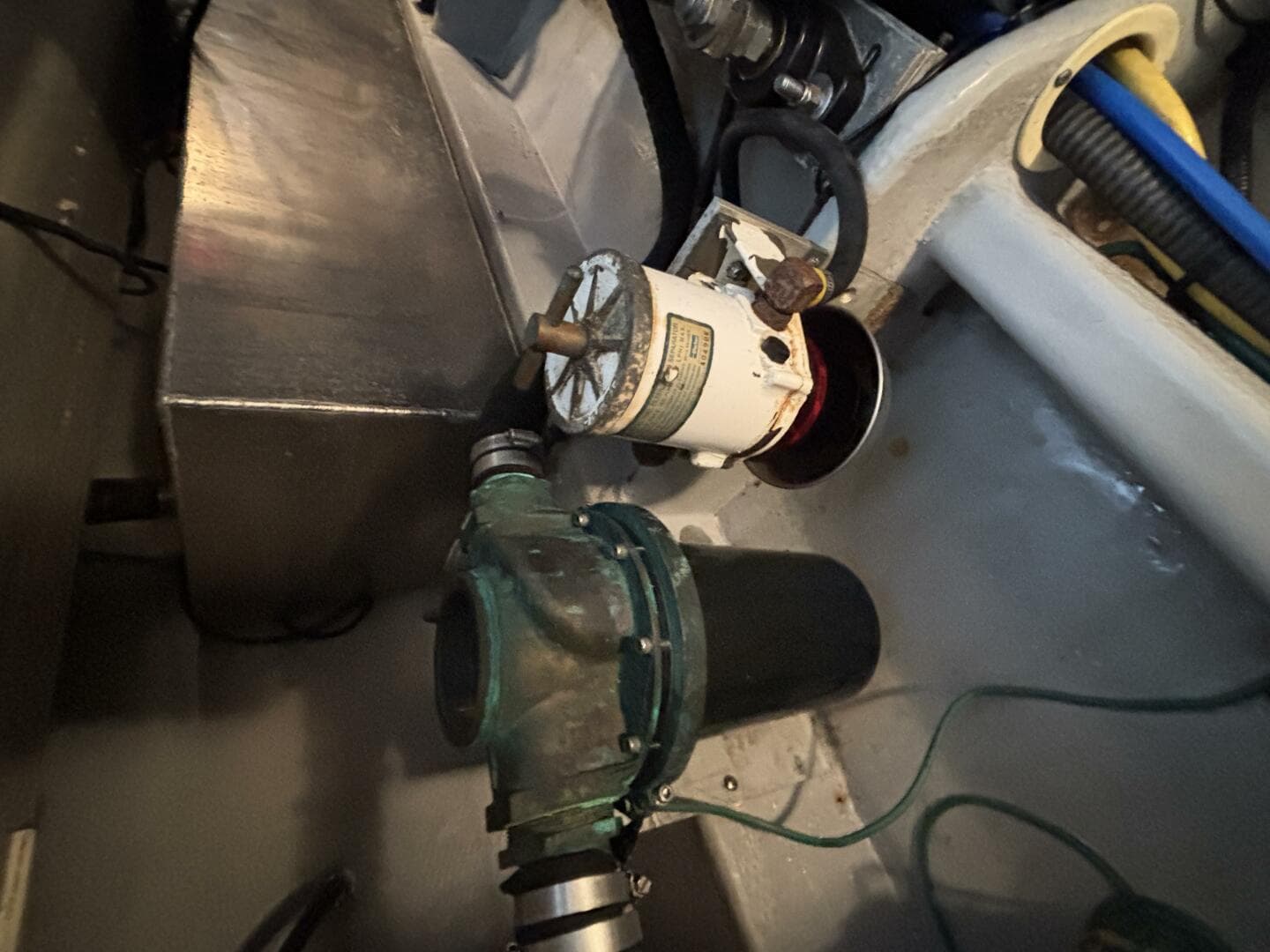 2004 Mainship Pilot 30 Rum Runner II — photo 29