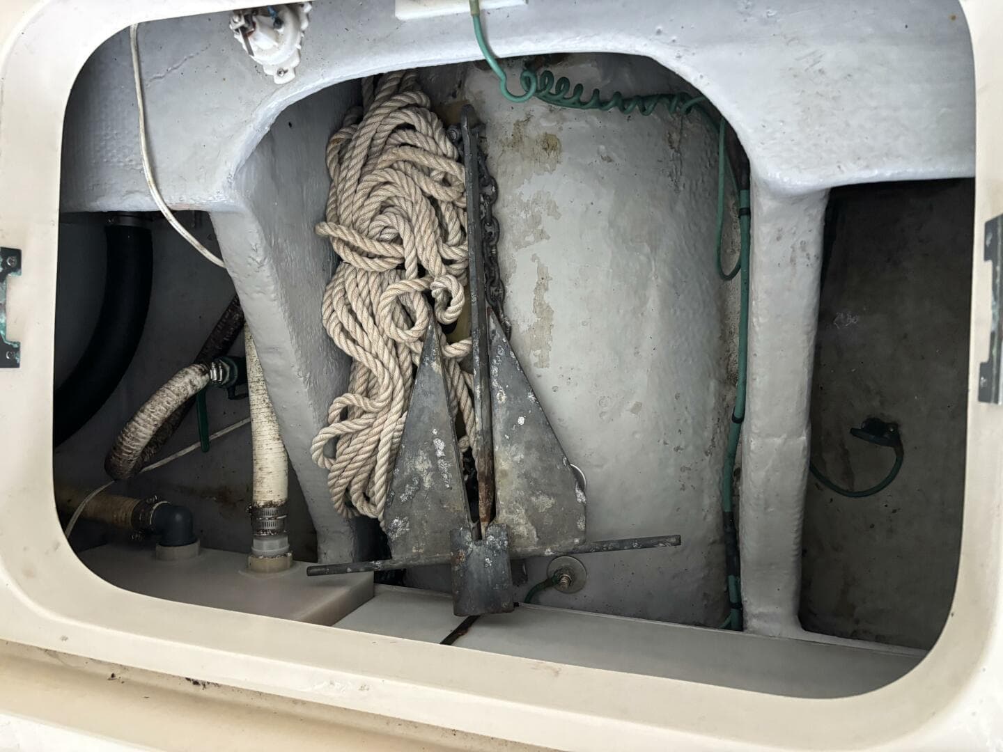 2004 Mainship Pilot 30 Rum Runner II — photo 33