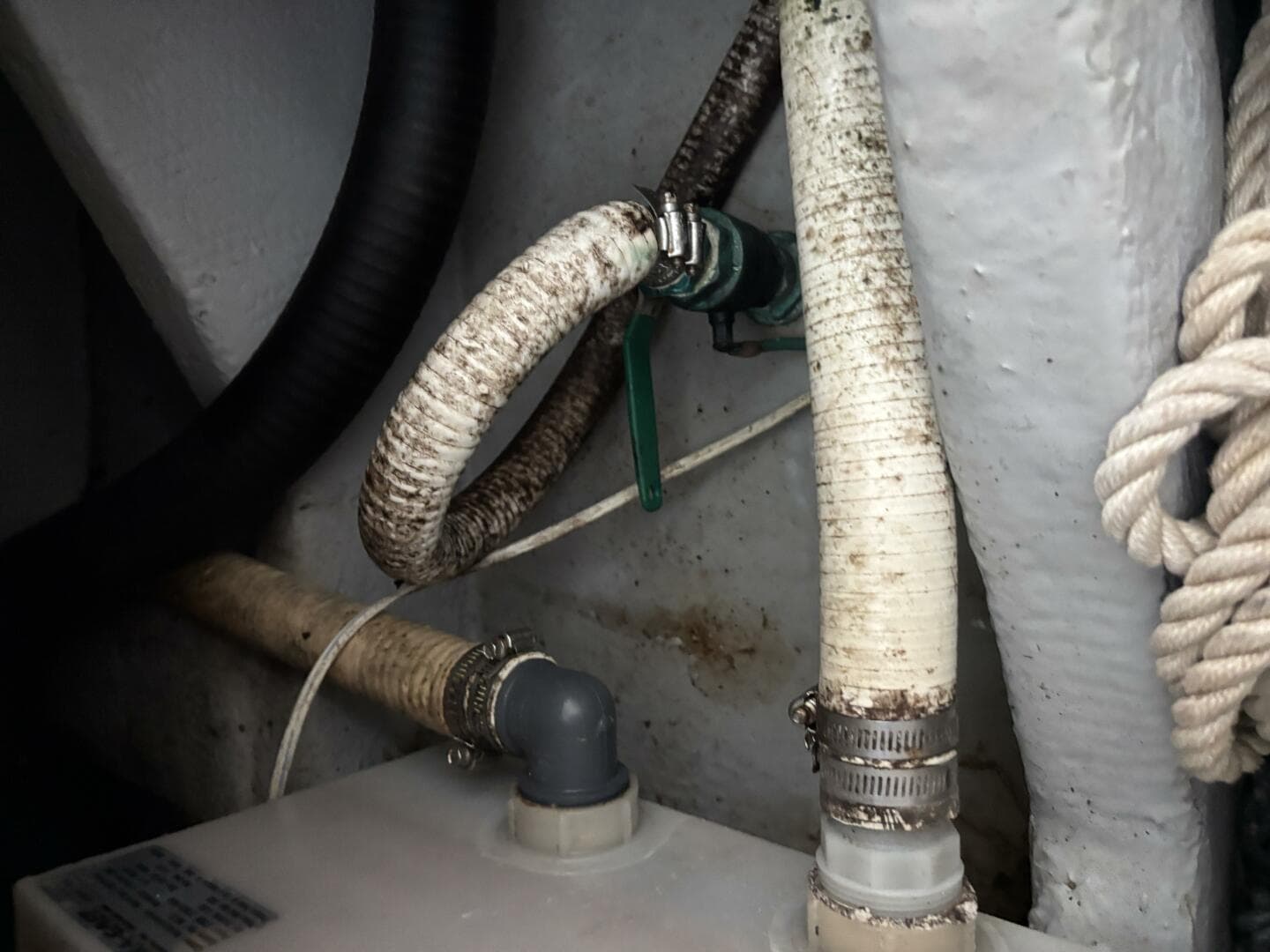 2004 Mainship Pilot 30 Rum Runner II — photo 34