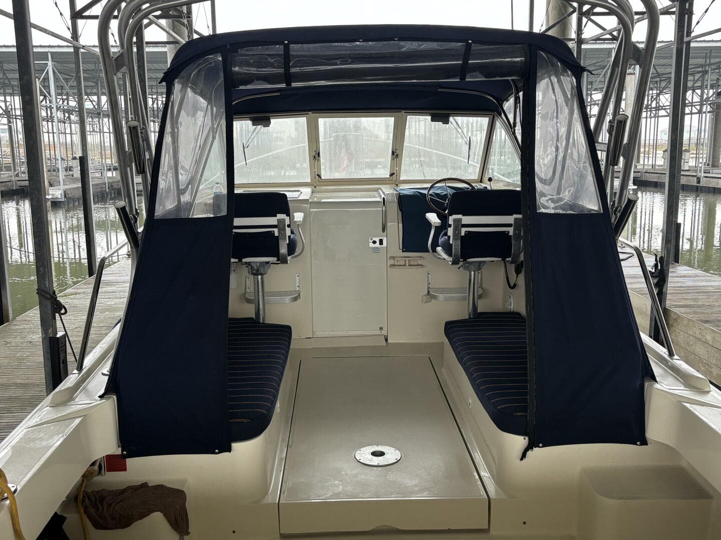 2004 Mainship Pilot 30 Rum Runner II — photo 4