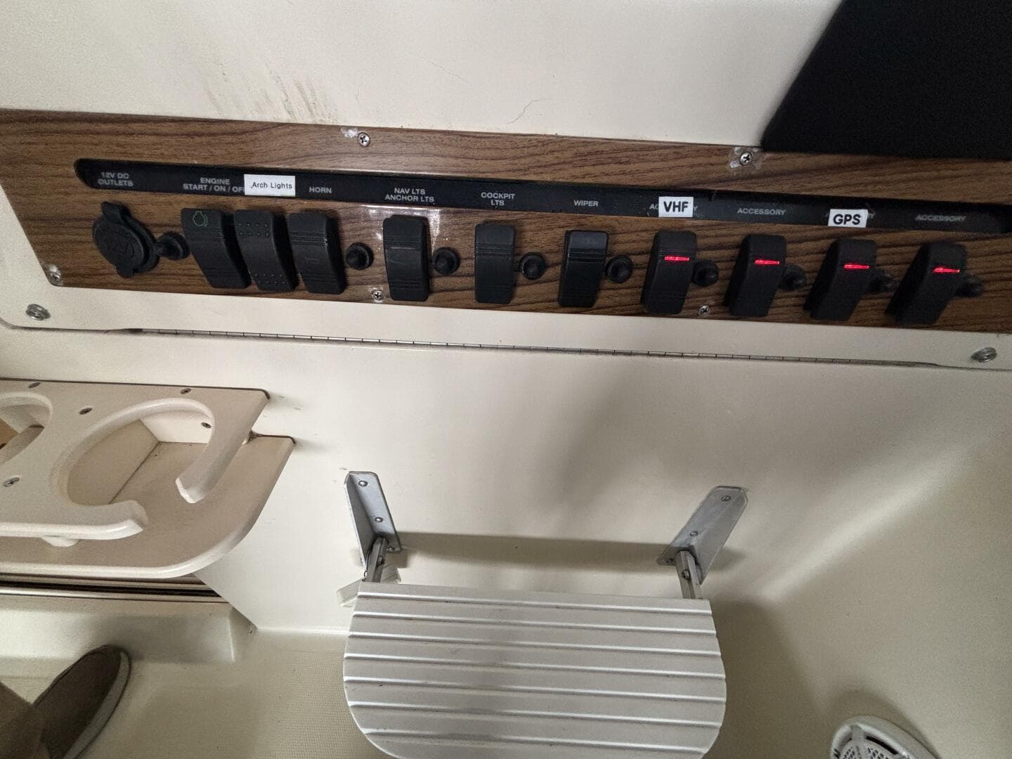 2004 Mainship Pilot 30 Rum Runner II — photo 39