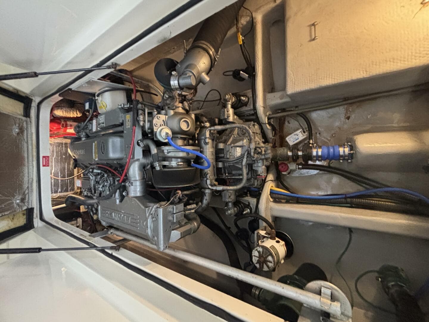 2004 Mainship Pilot 30 Rum Runner II — photo 28