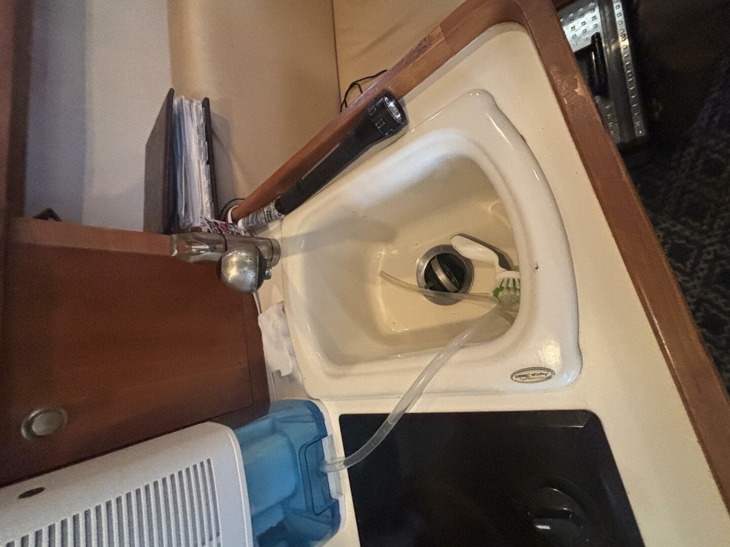 2004 Mainship Pilot 30 Rum Runner II — photo 46