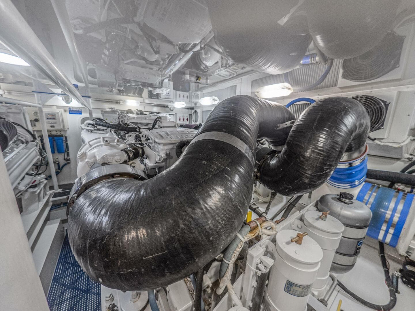 2003 Viking 65 Enclosed Bridge — photo 25