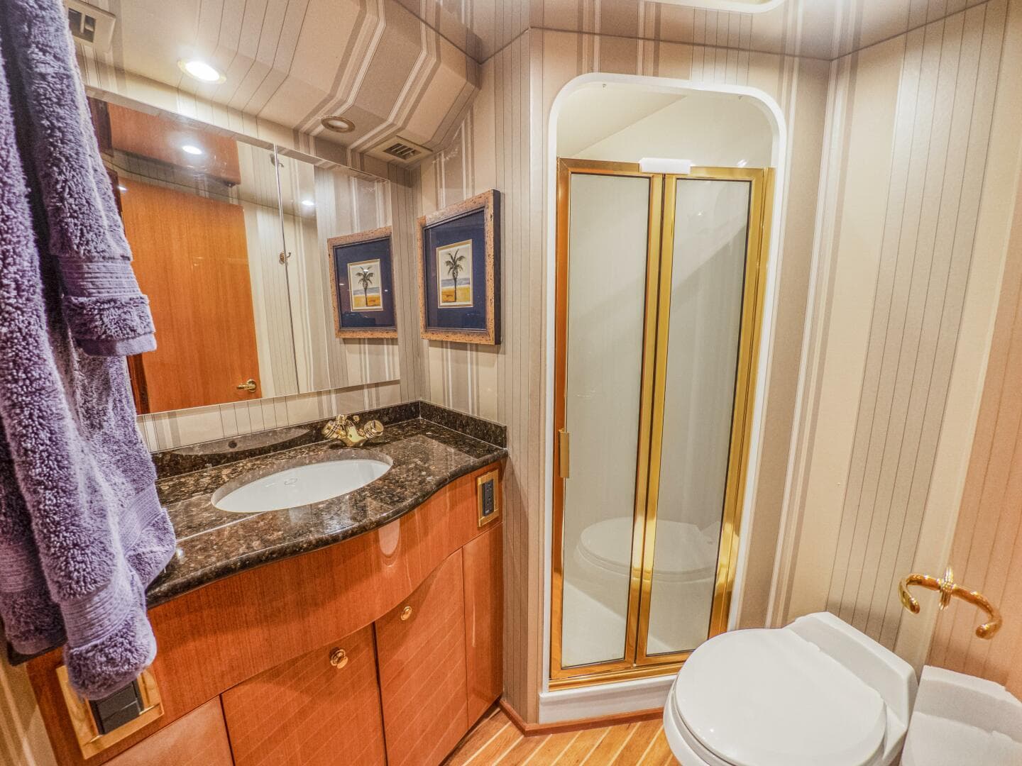 2003 Viking 65 Enclosed Bridge — photo 20