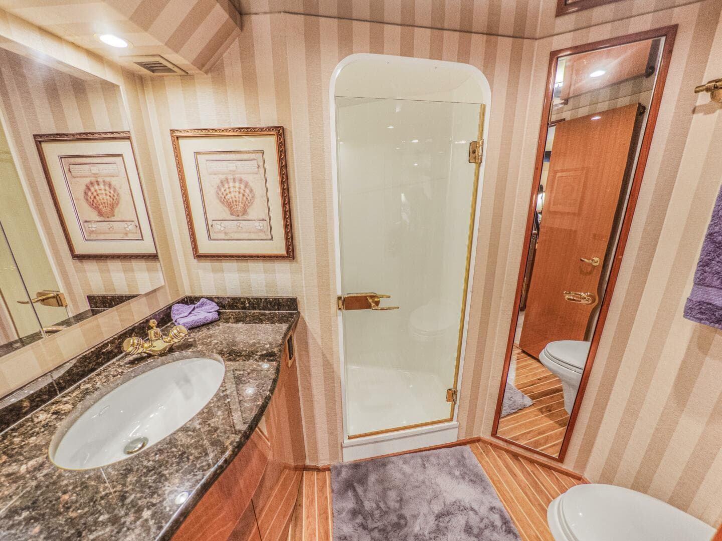 2003 Viking 65 Enclosed Bridge — photo 18