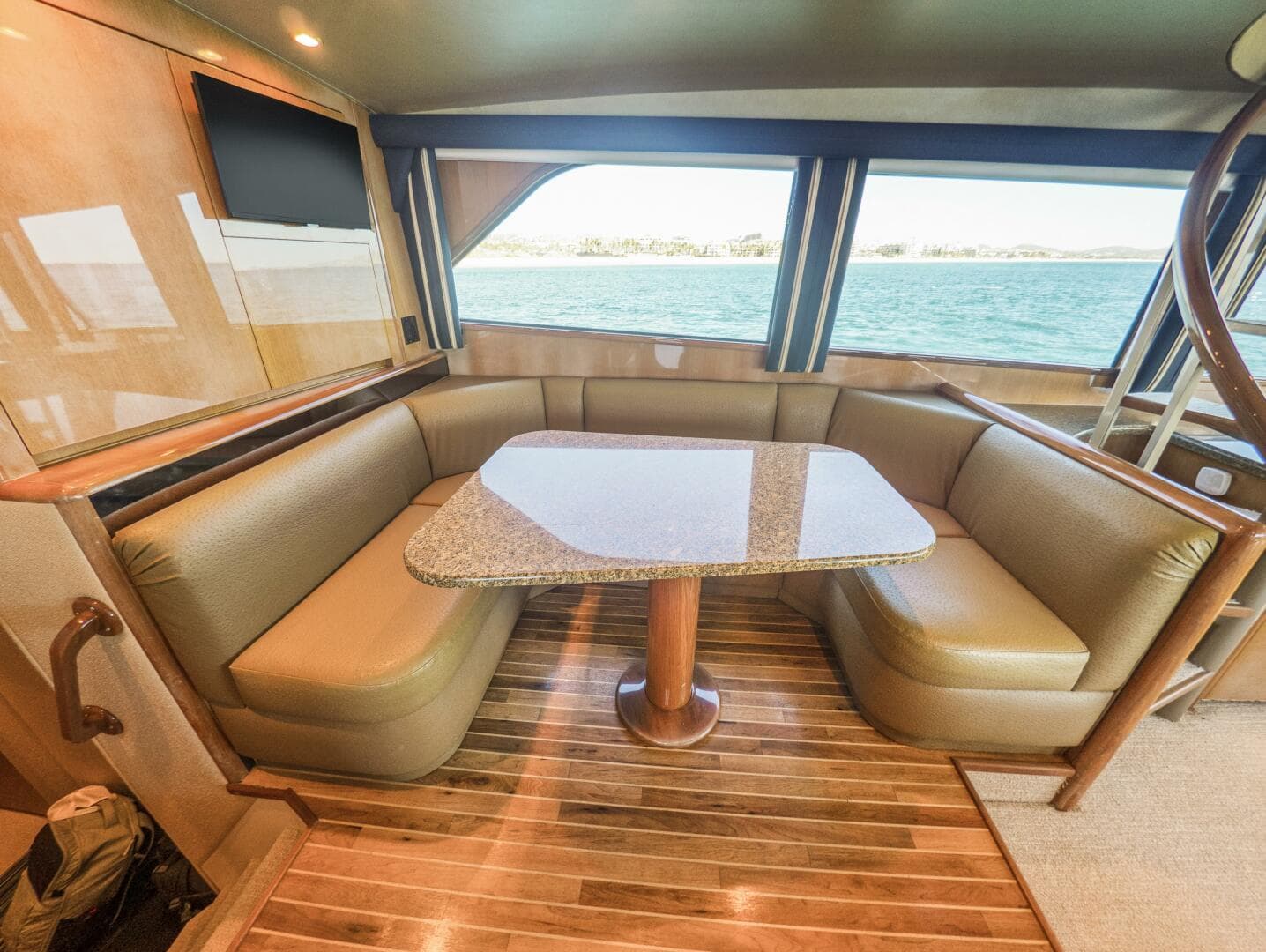 2003 Viking 65 Enclosed Bridge — photo 8