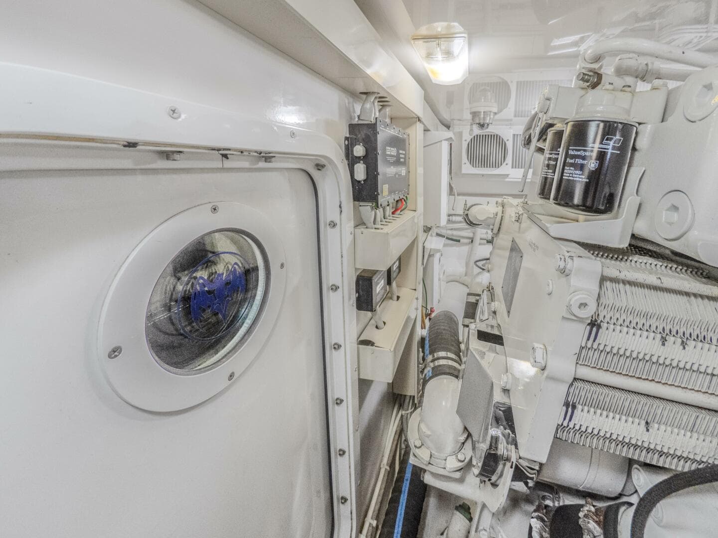 2003 Viking 65 Enclosed Bridge — photo 29