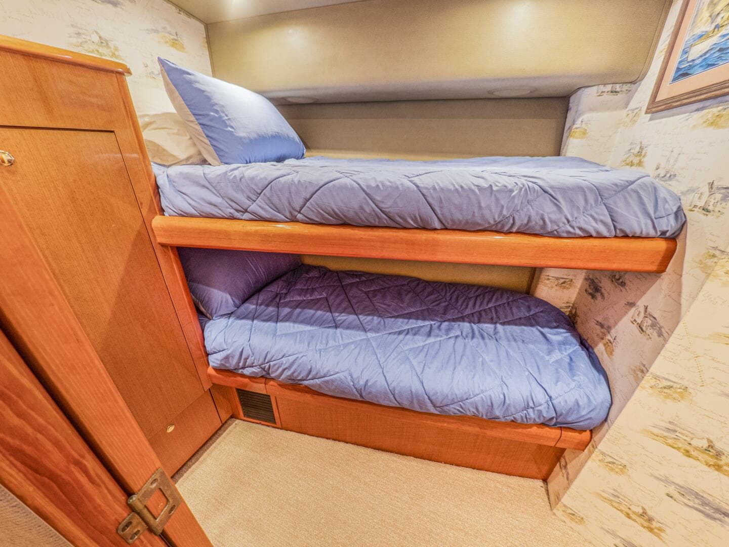 2003 Viking 65 Enclosed Bridge — photo 14