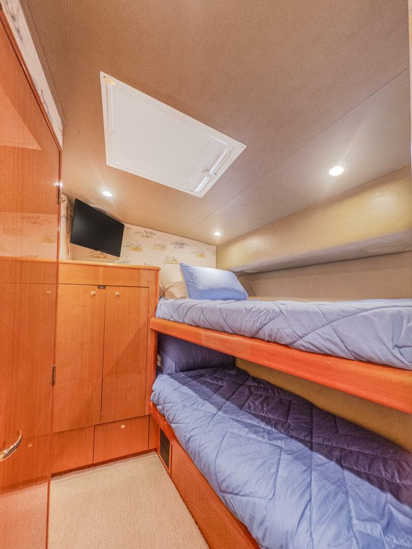 2003 Viking 65 Enclosed Bridge — photo 15