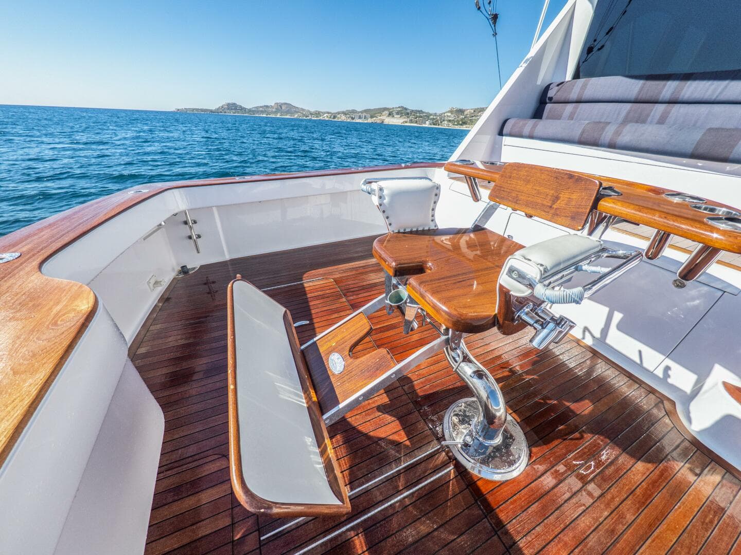 2003 Viking 65 Enclosed Bridge — photo 34