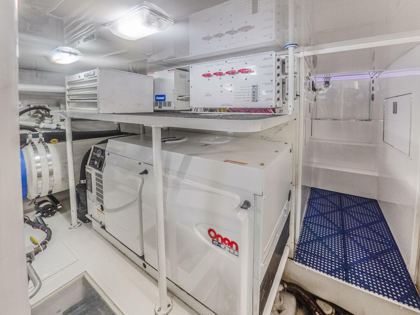 2003 Viking 65 Enclosed Bridge — photo 26