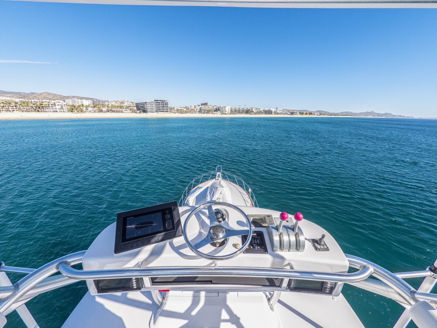 2003 Viking 65 Enclosed Bridge — photo 39