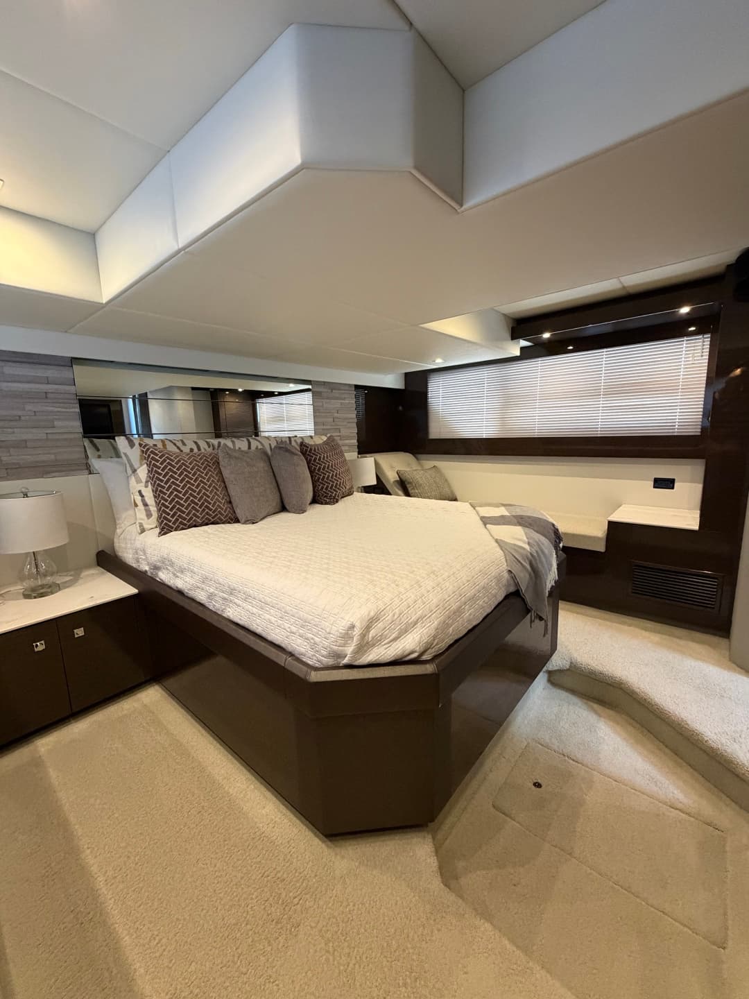 2020 Cruisers Yachts 50 Cantius — photo 12