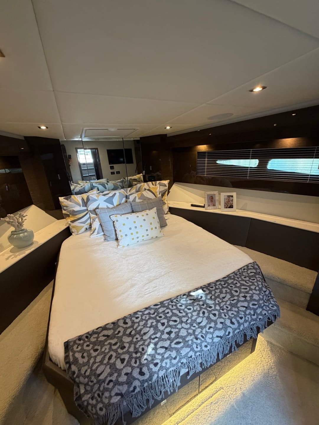 2020 Cruisers Yachts 50 Cantius — photo 14