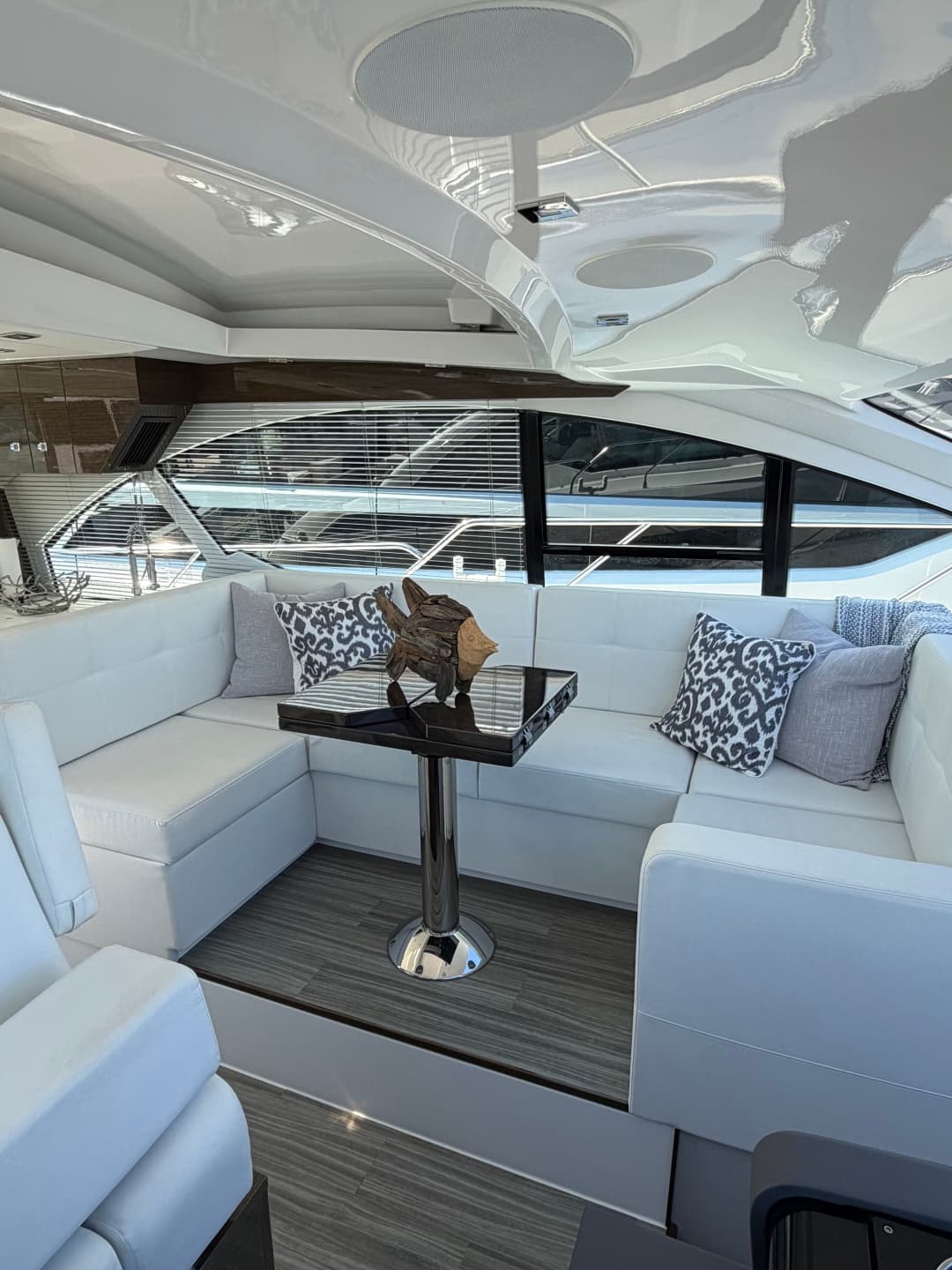 2020 Cruisers Yachts 50 Cantius — photo 9