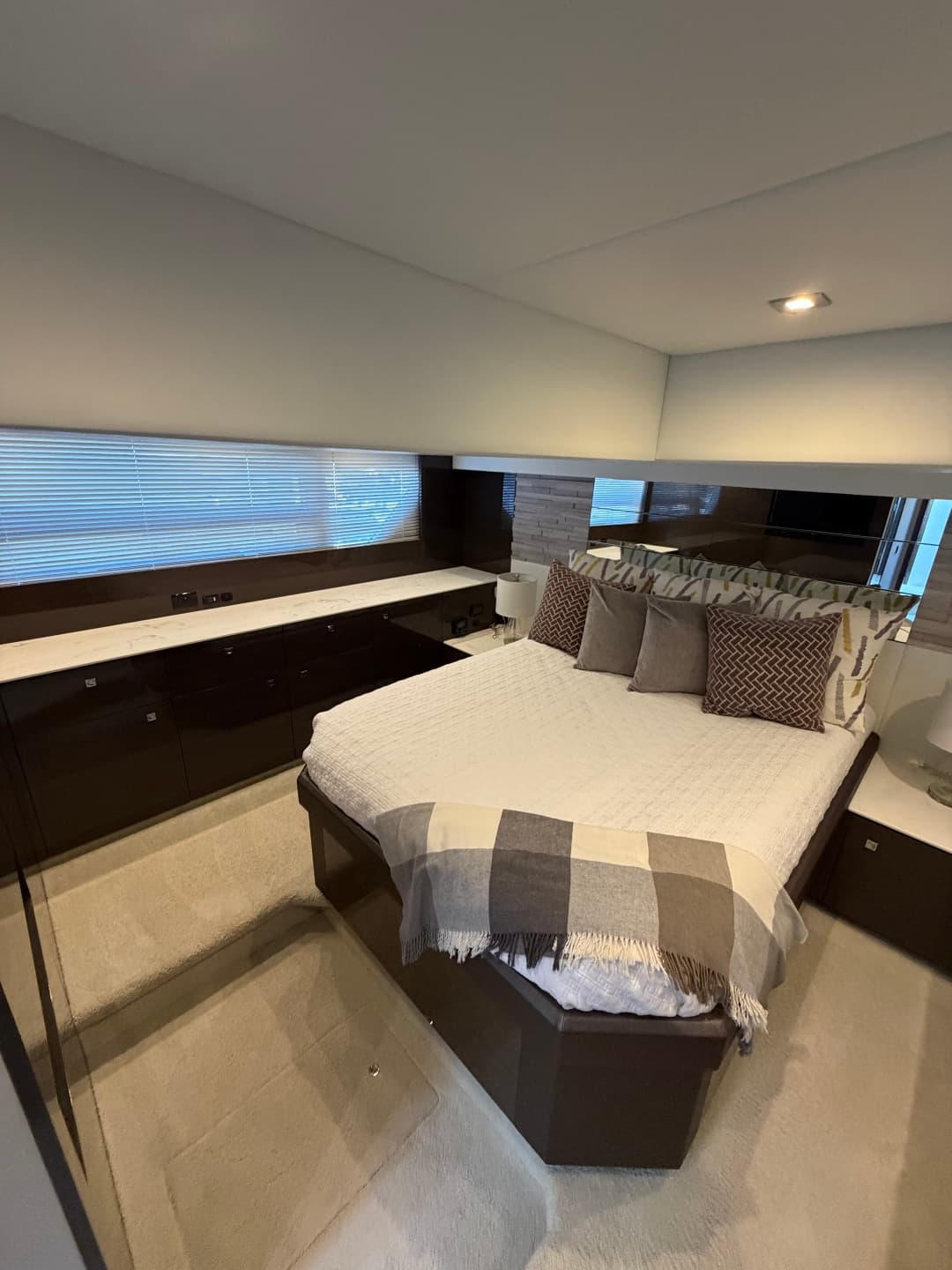 2020 Cruisers Yachts 50 Cantius — photo 11