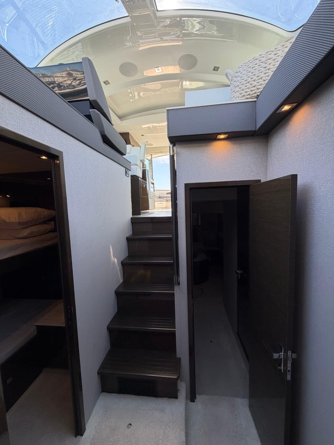 2020 Cruisers Yachts 50 Cantius — photo 15