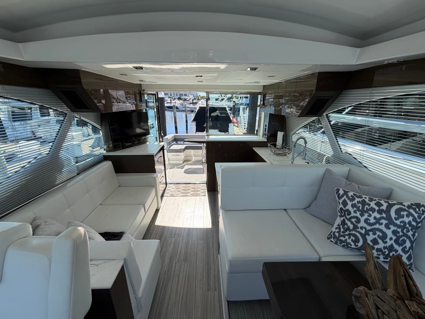 2020 Cruisers Yachts 50 Cantius — photo 16