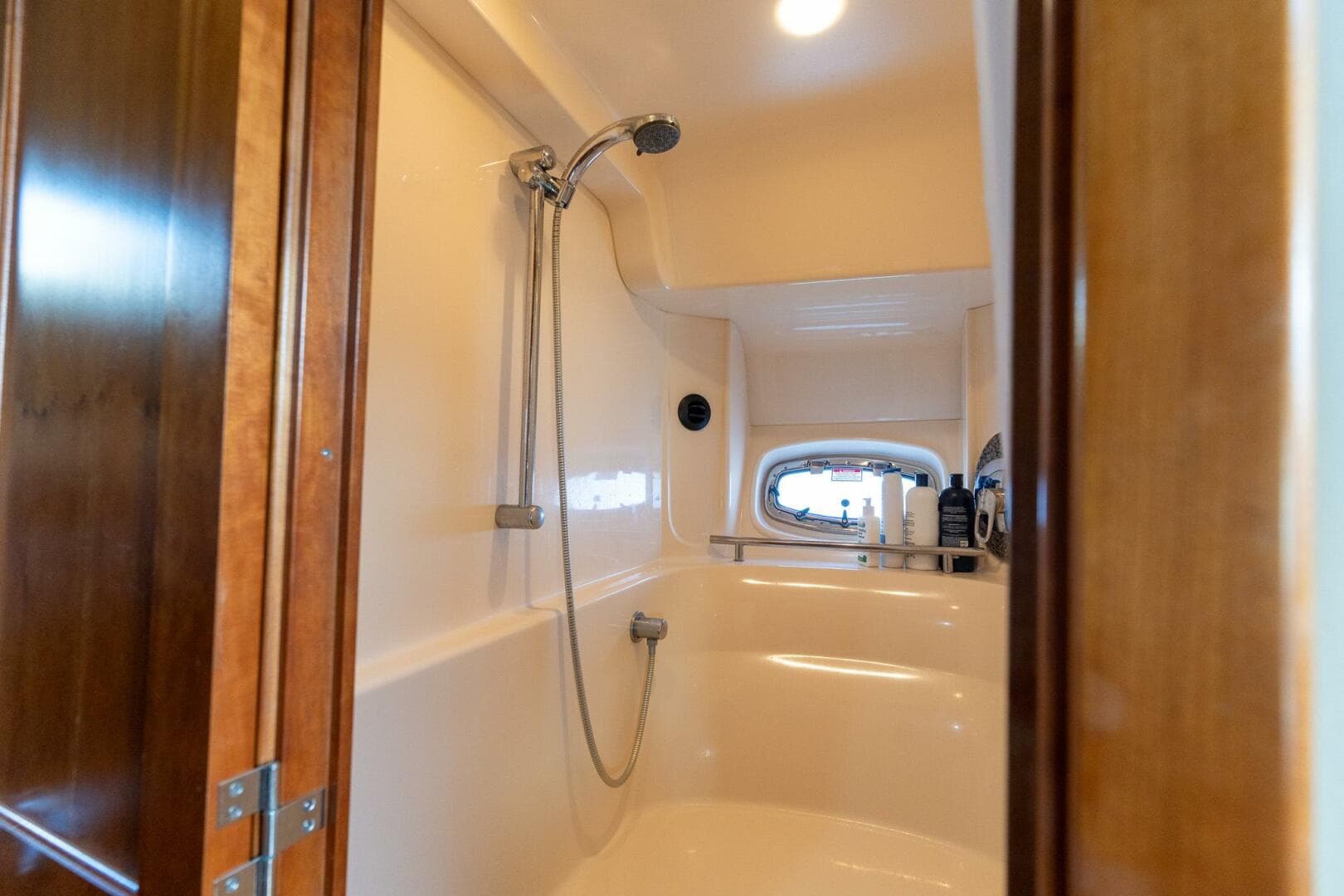 2005 Sea Ray 48 Sundancer — photo 38