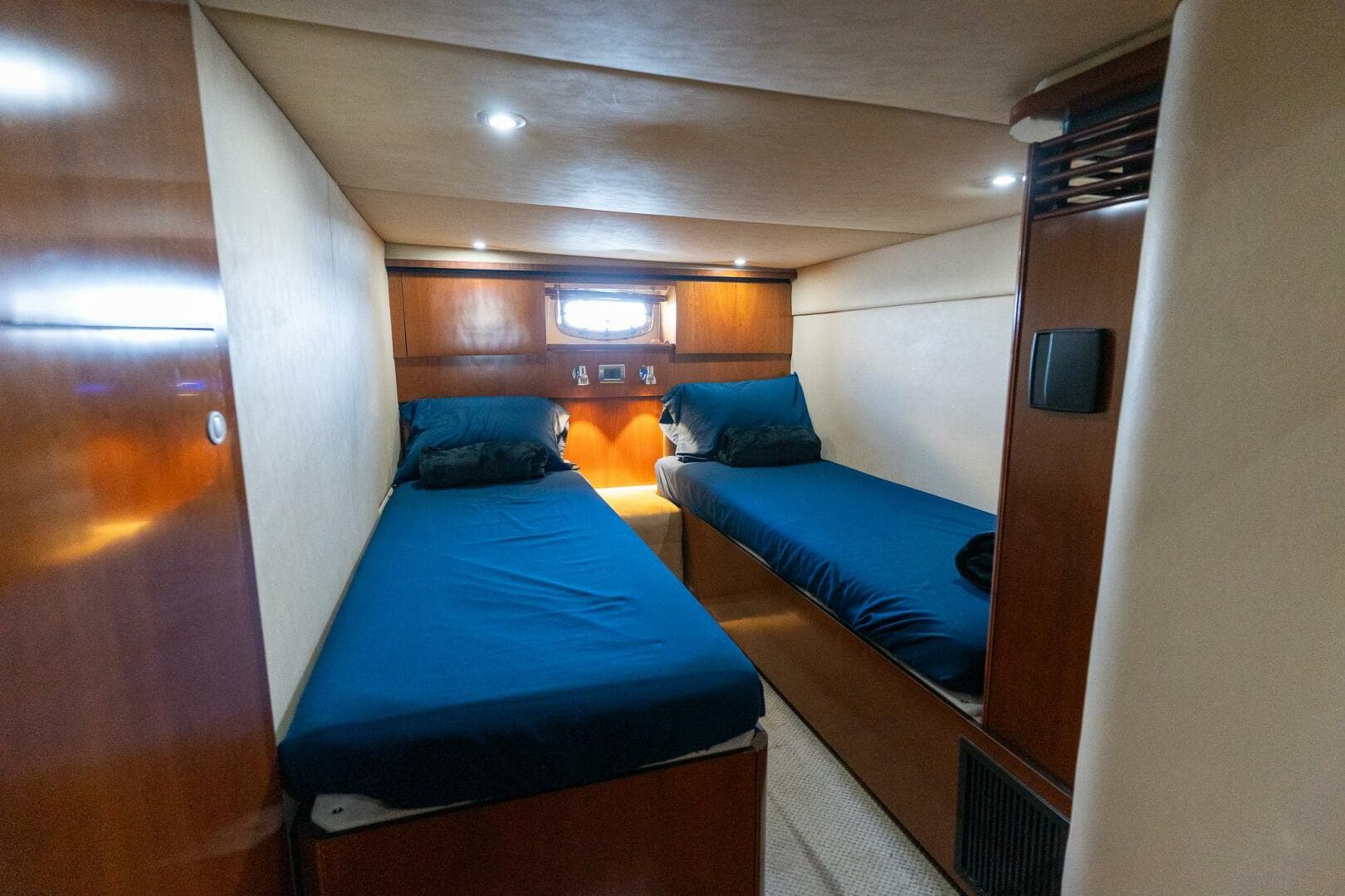 2005 Sea Ray 48 Sundancer — photo 42