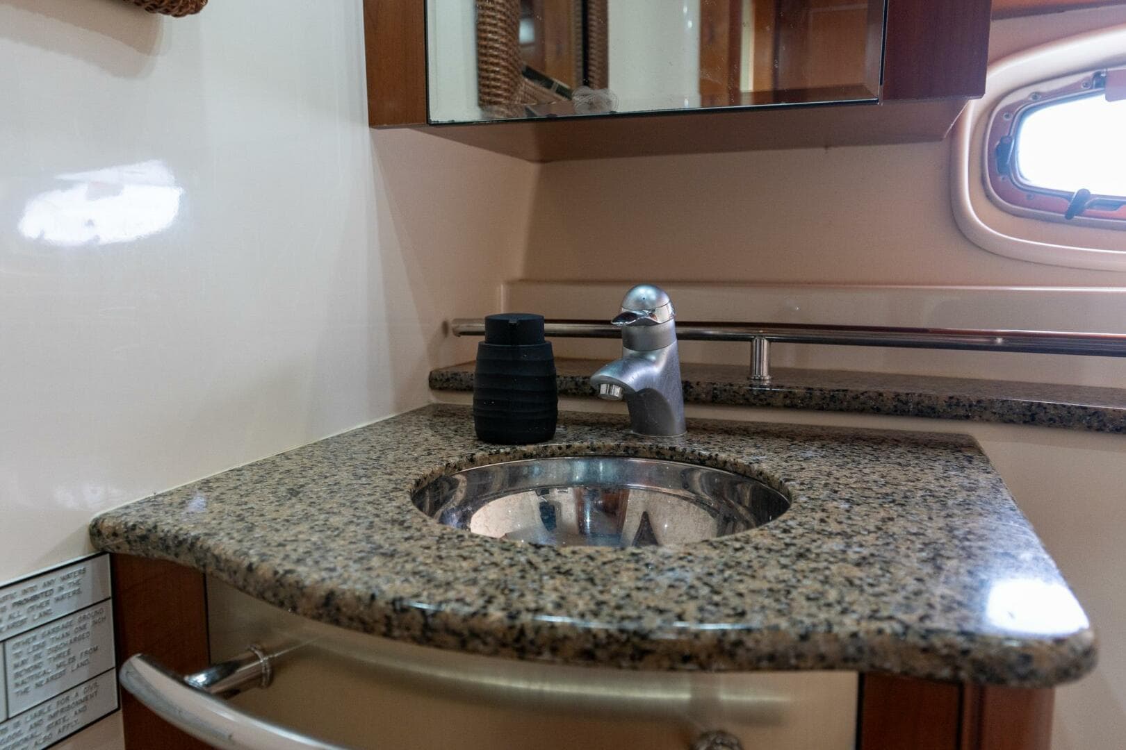 2005 Sea Ray 48 Sundancer — photo 37