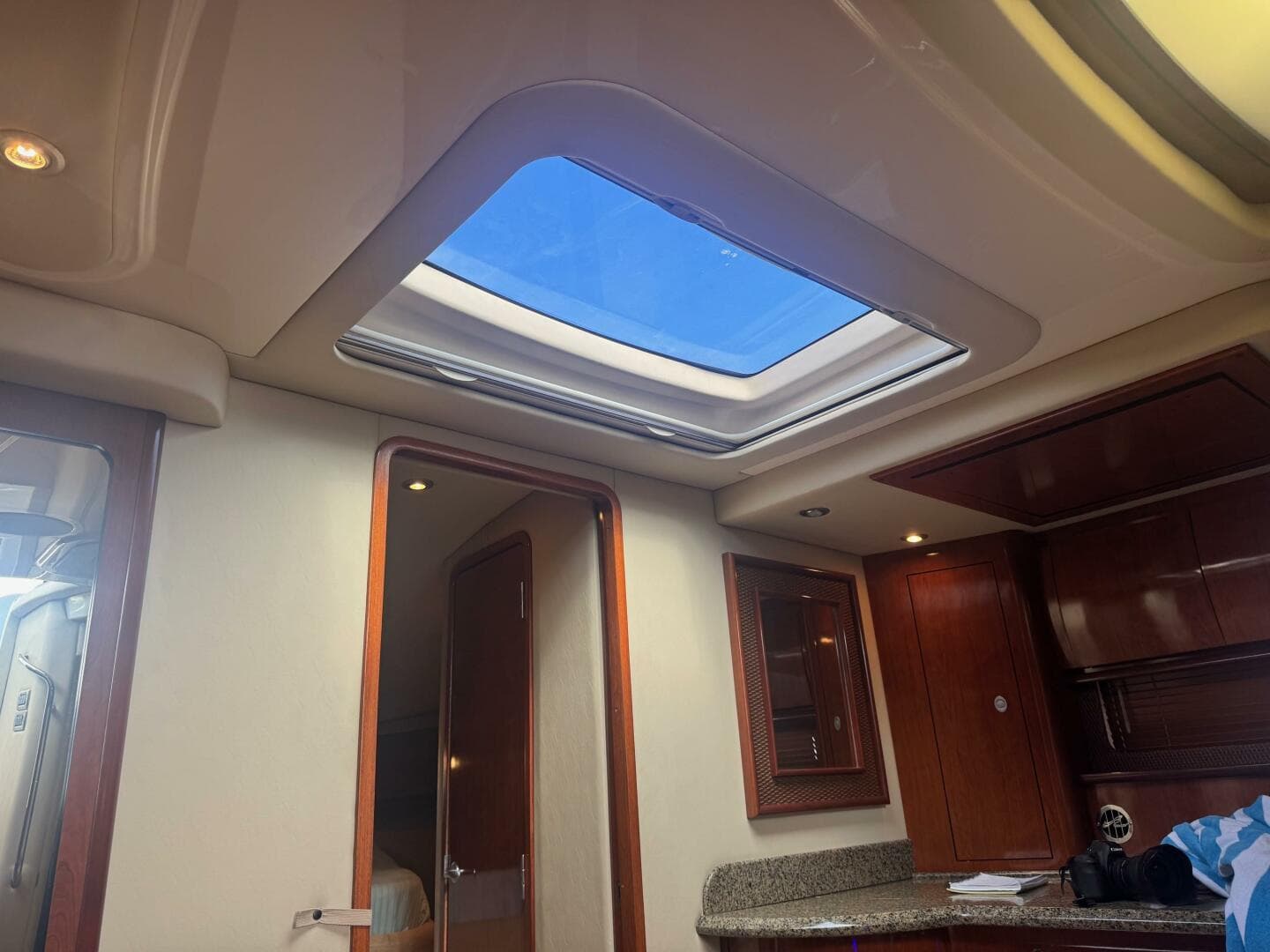 2005 Sea Ray Sundancer — photo 23